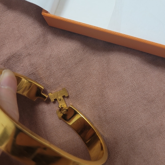 Hermes Clic H Bracelet in Black/Gold - Picture 8 of 11